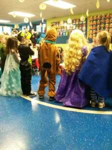 Look at the Princesses hair ! Great costumes 